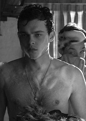 alden ehrenreich body